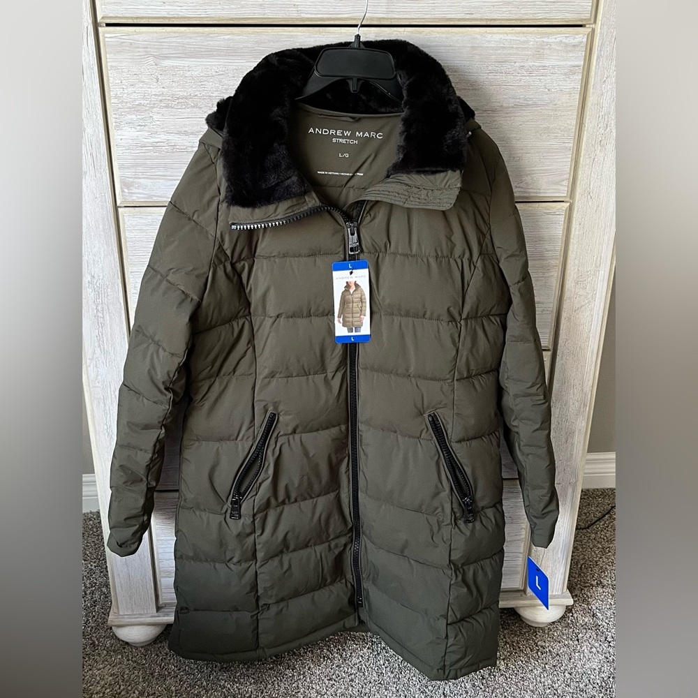 Andrew Mark Stretch Green Puffer Jacket Coat. NWT. Size Large. Black fur collar.